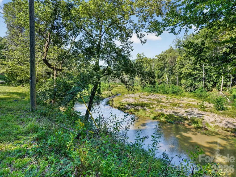 3050 Green River Cove Road Saluda, NC 28773