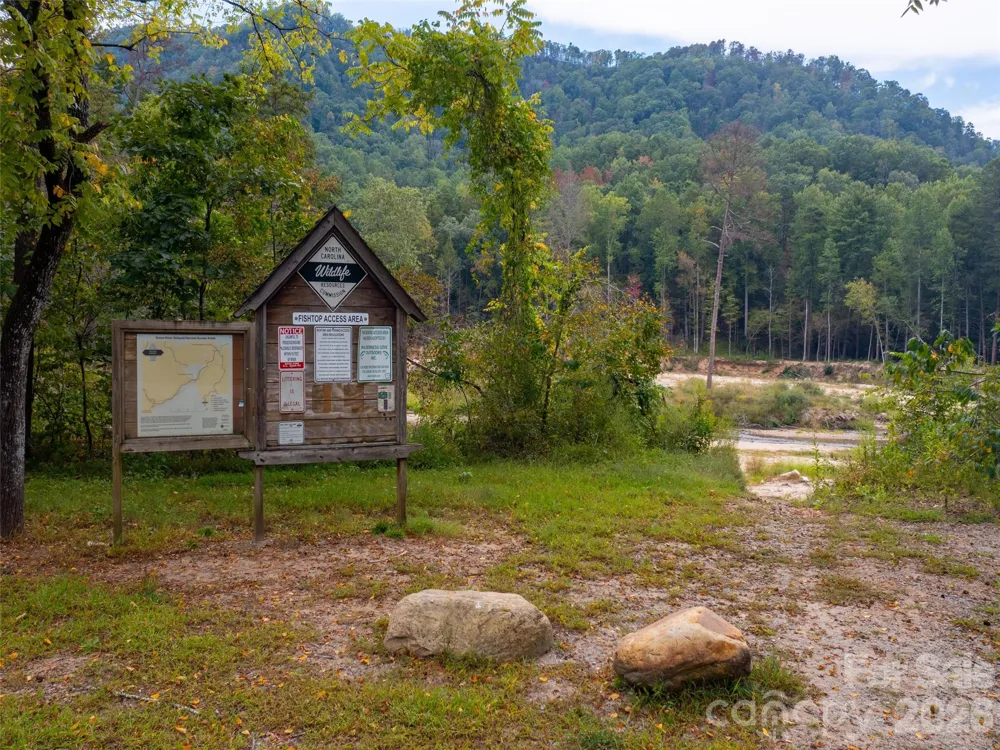 3050 Green River Cove Road Saluda, NC 28773