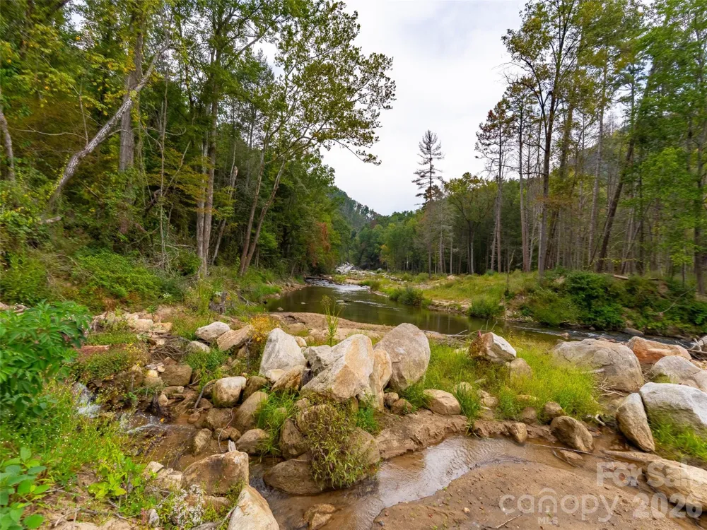 3050 Green River Cove Road Saluda, NC 28773