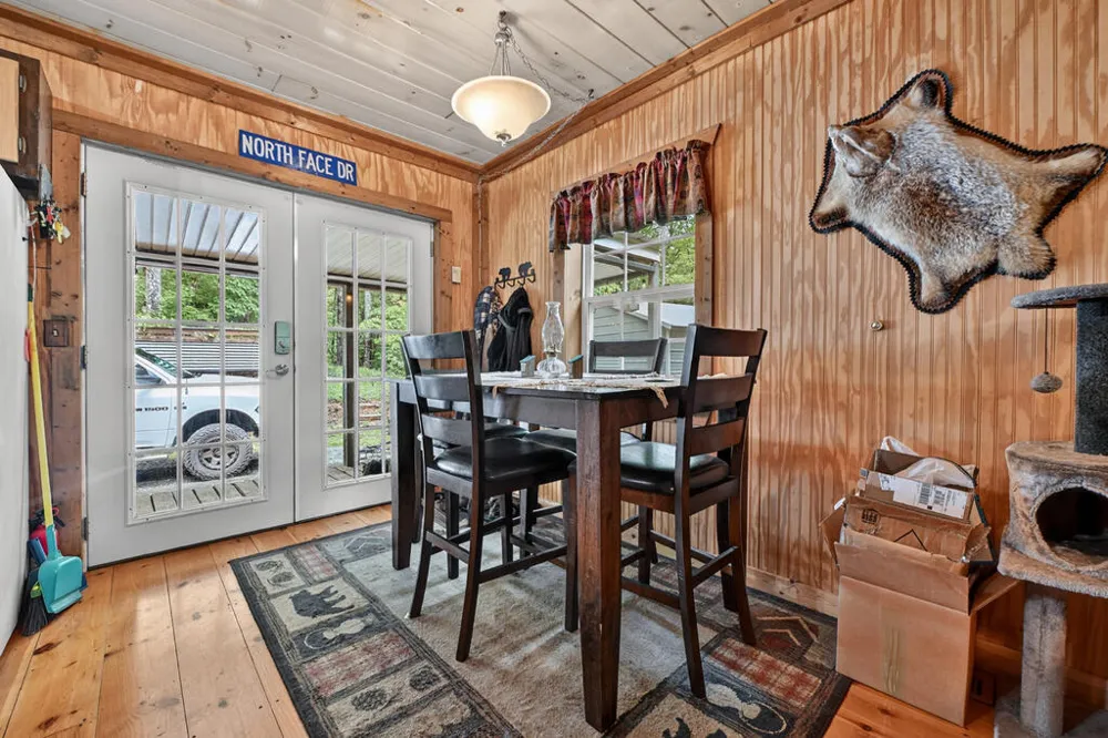 636 Bear Paw Trail Blue Ridge, GA 30513
