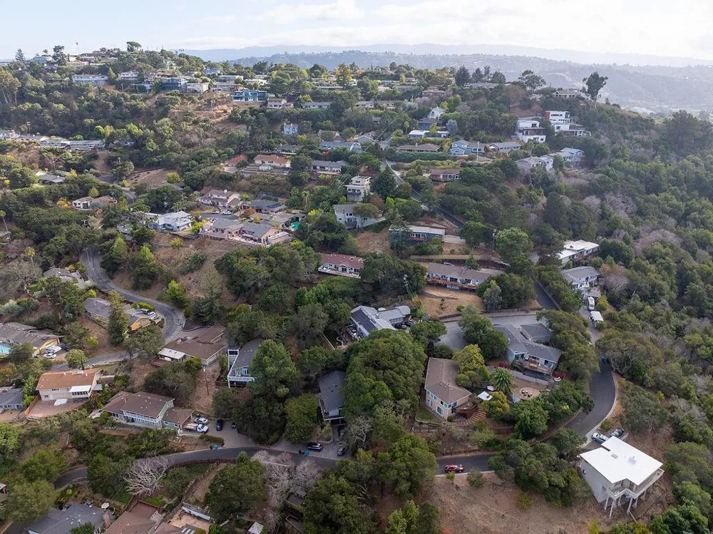 1239 Talbryn Drive Belmont, CA 94002