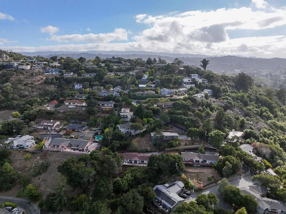 1239 Talbryn Drive Belmont, CA 94002