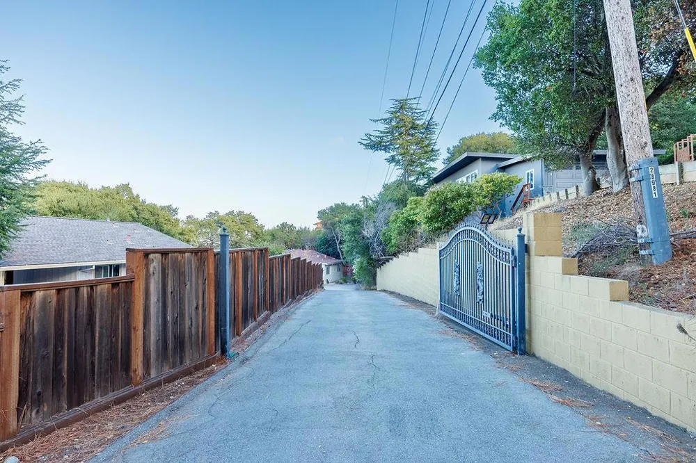 1239 Talbryn Drive Belmont, CA 94002