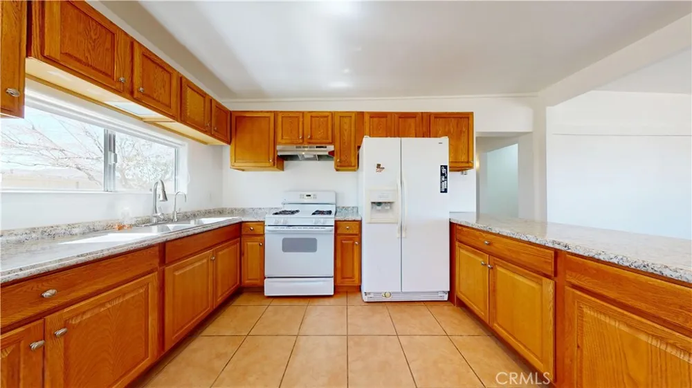 829 Cambria Yucca Valley, CA 92285