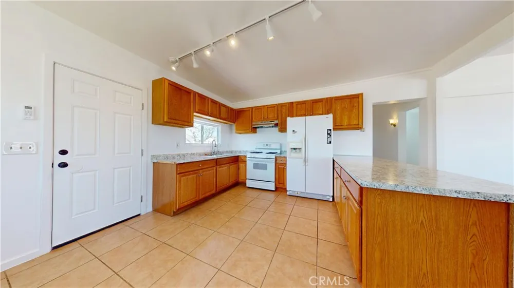 829 Cambria Yucca Valley, CA 92285