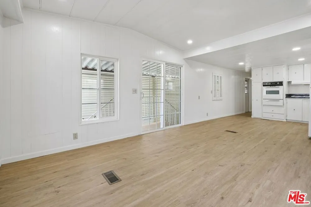 11250 Playa Street #16 1/2 Culver City, CA 90230