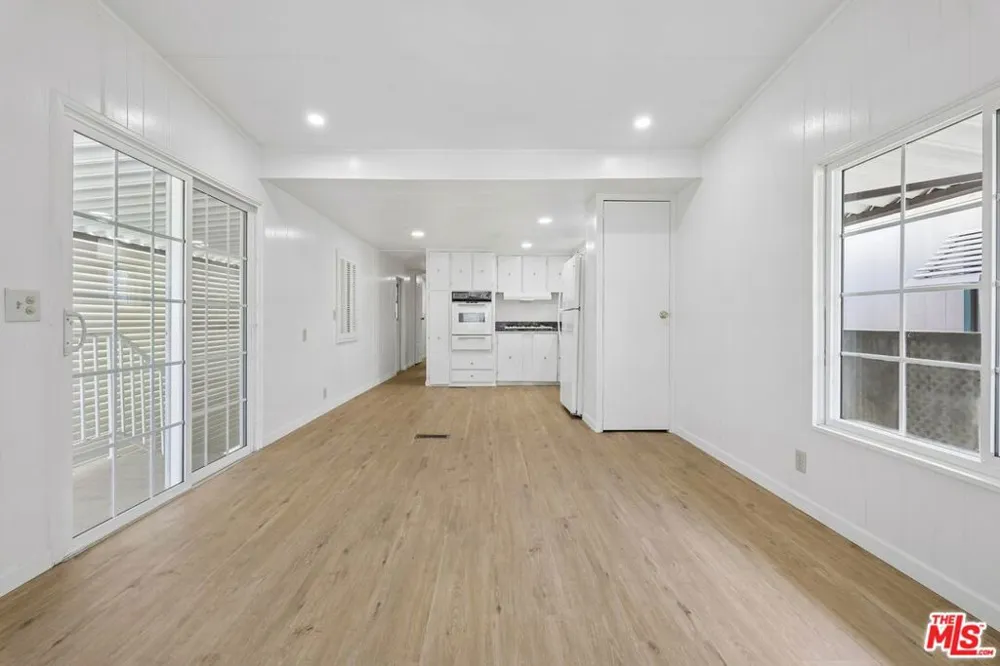11250 Playa Street #16 1/2 Culver City, CA 90230