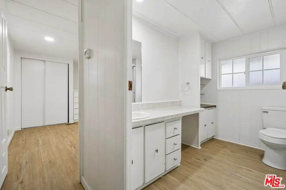 11250 Playa Street #16 1/2 Culver City, CA 90230