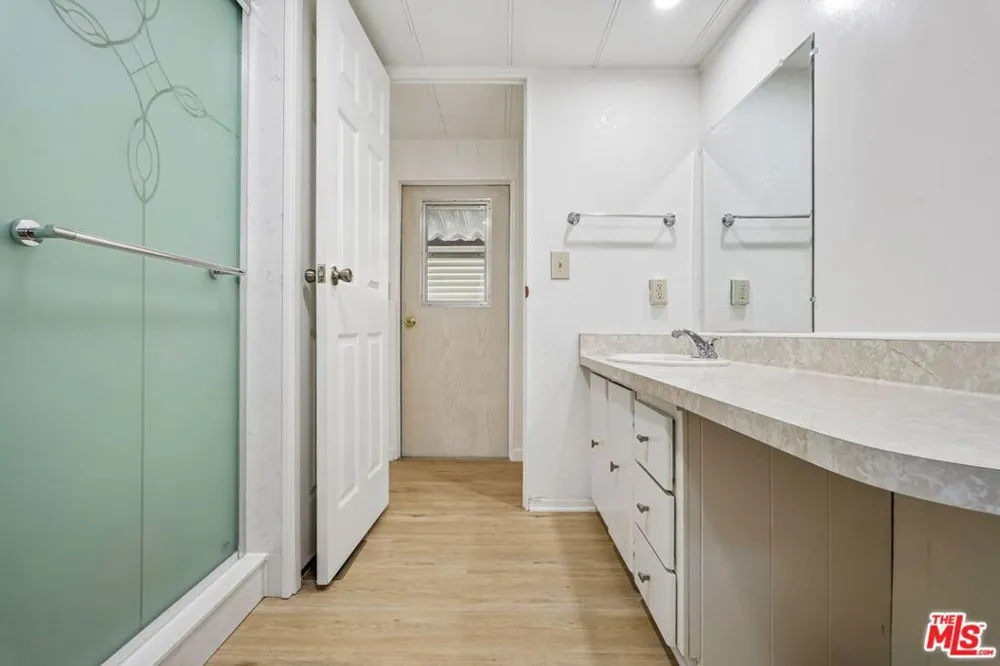 11250 Playa Street #16 1/2 Culver City, CA 90230