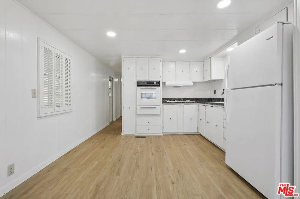 11250 Playa Street #16 1/2 Culver City, CA 90230