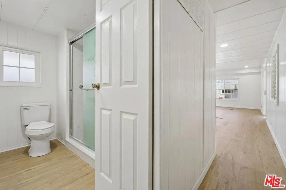 11250 Playa Street #16 1/2 Culver City, CA 90230