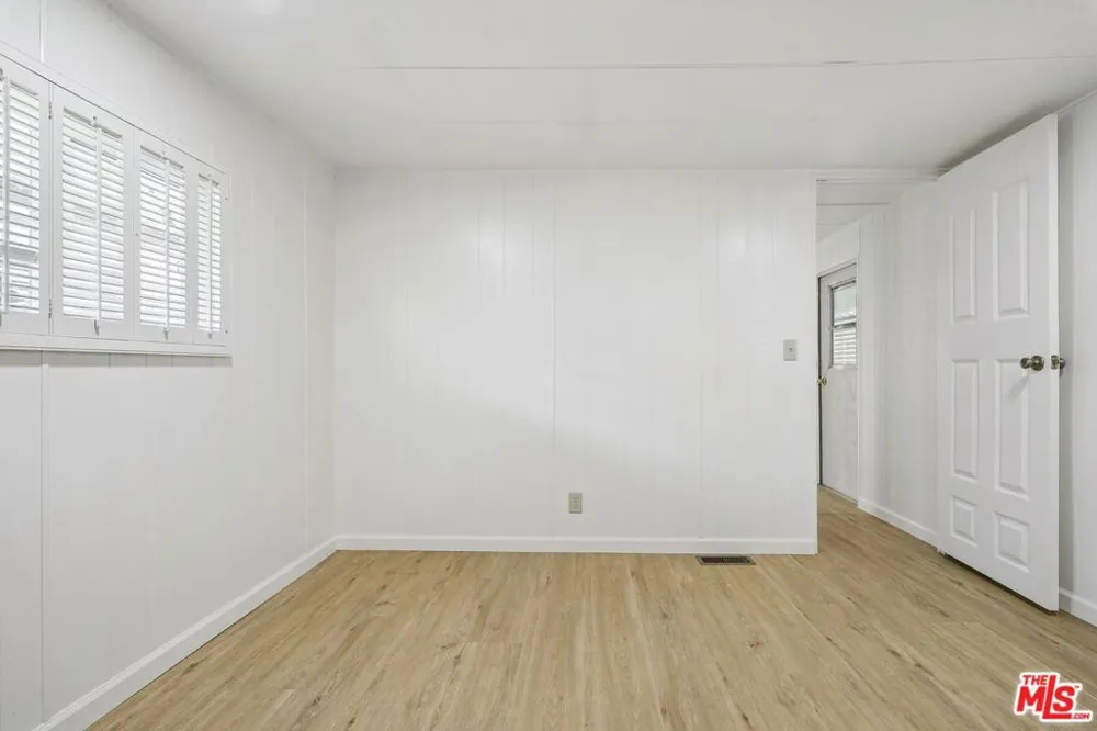 11250 Playa Street #16 1/2 Culver City, CA 90230