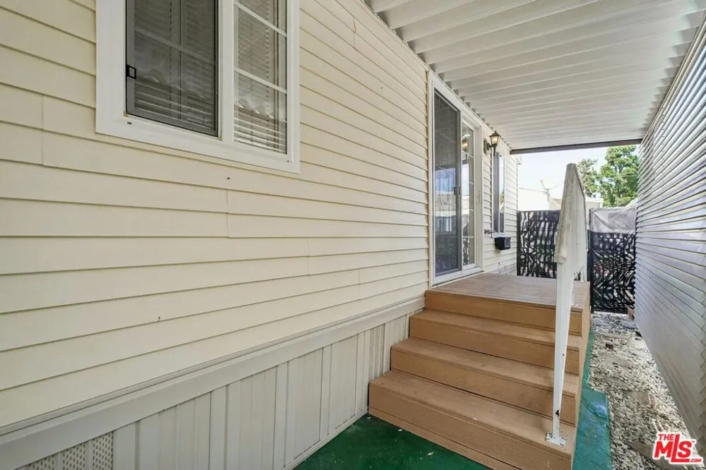 11250 Playa Street #16 1/2 Culver City, CA 90230