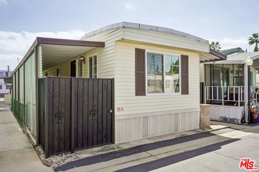 11250 Playa Street #16 1/2 Culver City, CA 90230