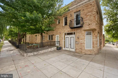 936 MADISON STREET NW #201