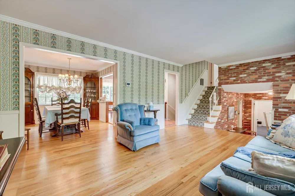 560 Wakefield Drive Metuchen, NJ 08840