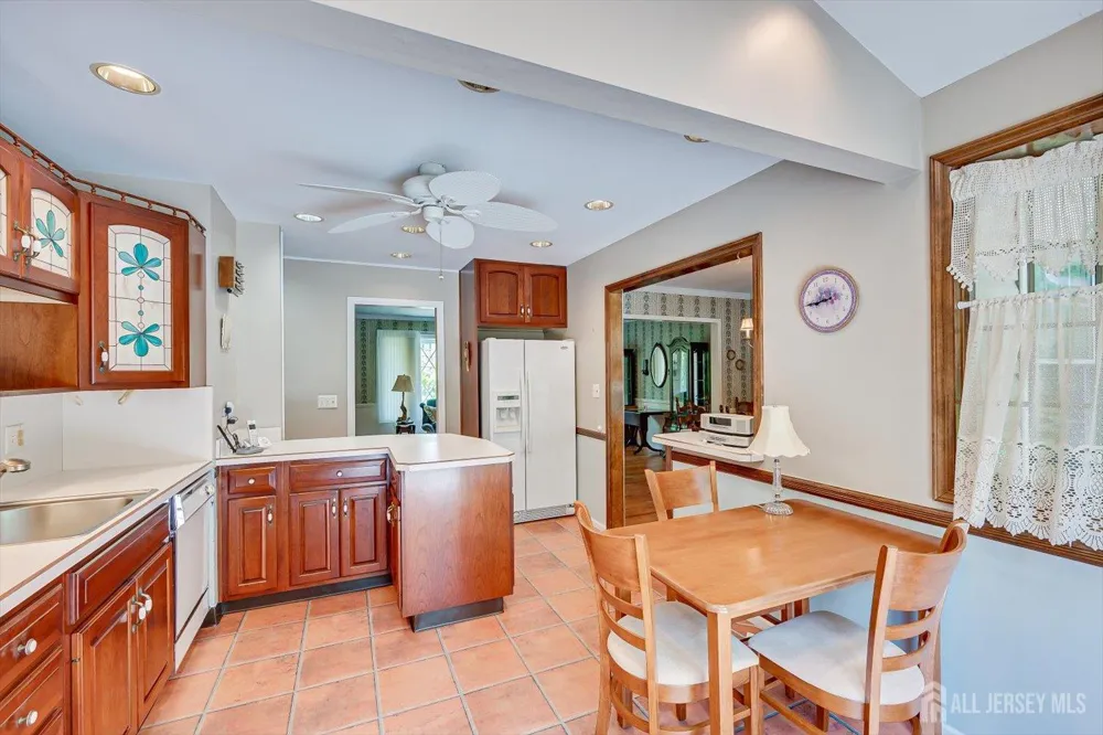 560 Wakefield Drive Metuchen, NJ 08840
