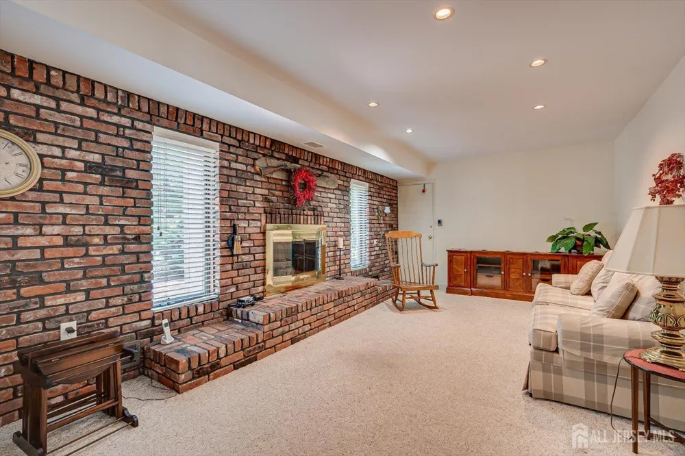 560 Wakefield Drive Metuchen, NJ 08840
