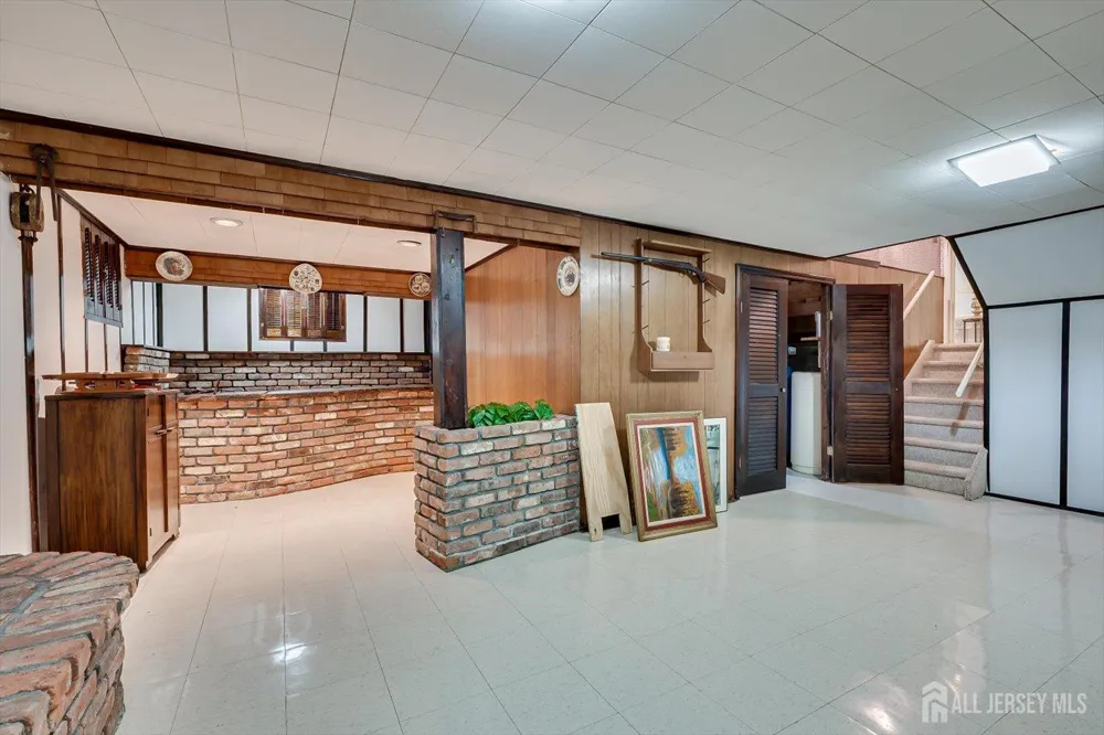 560 Wakefield Drive Metuchen, NJ 08840