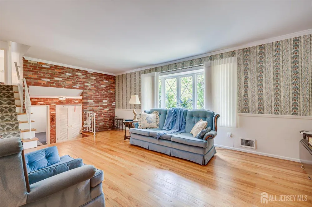 560 Wakefield Drive Metuchen, NJ 08840