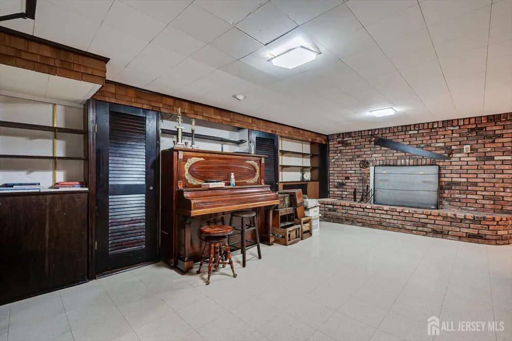 560 Wakefield Drive Metuchen, NJ 08840
