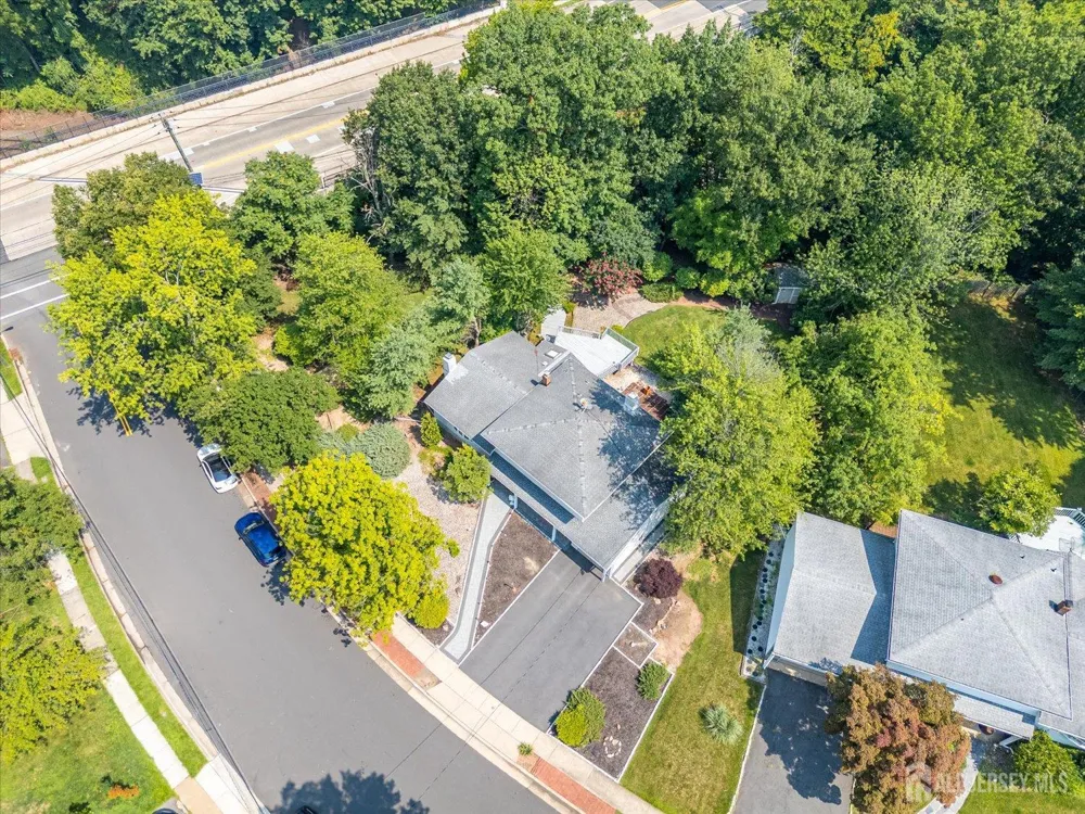 560 Wakefield Drive Metuchen, NJ 08840