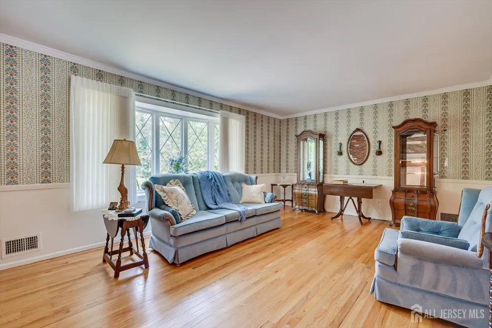560 Wakefield Drive Metuchen, NJ 08840