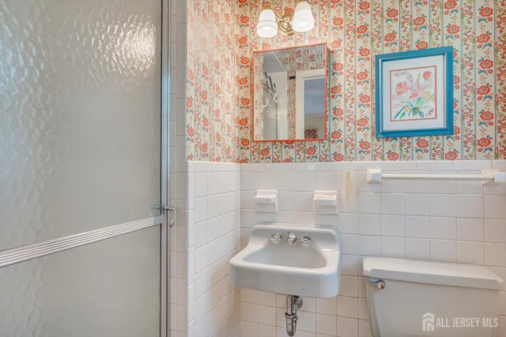 560 Wakefield Drive Metuchen, NJ 08840
