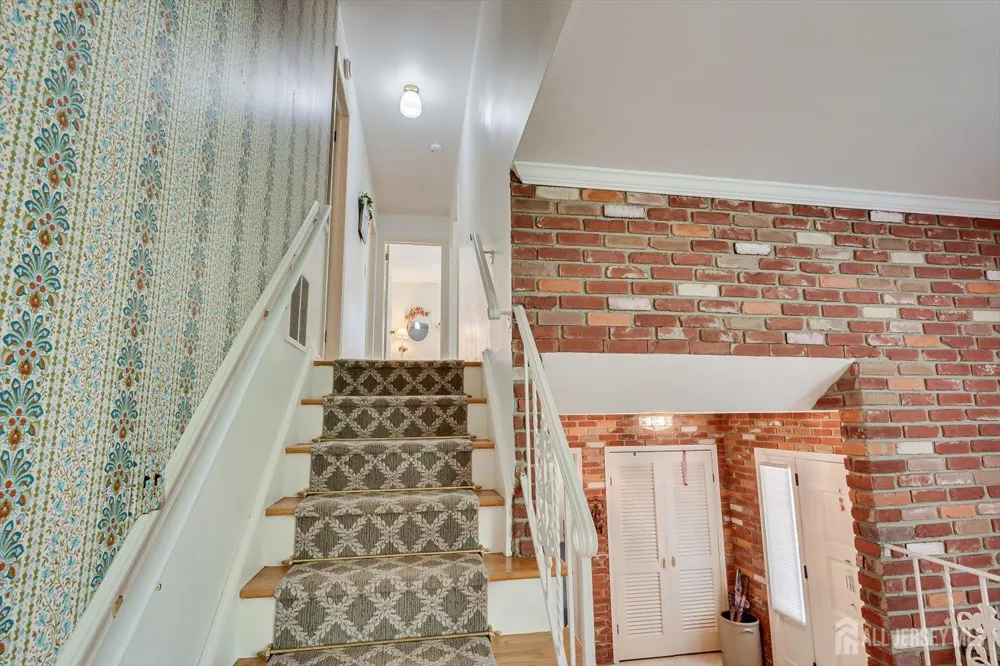 560 Wakefield Drive Metuchen, NJ 08840
