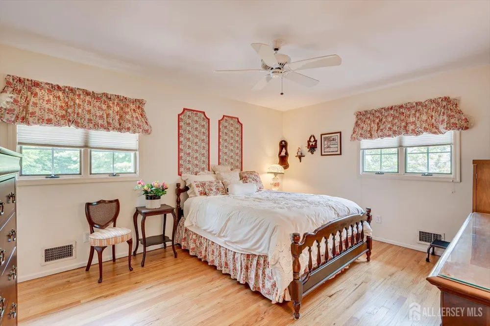 560 Wakefield Drive Metuchen, NJ 08840