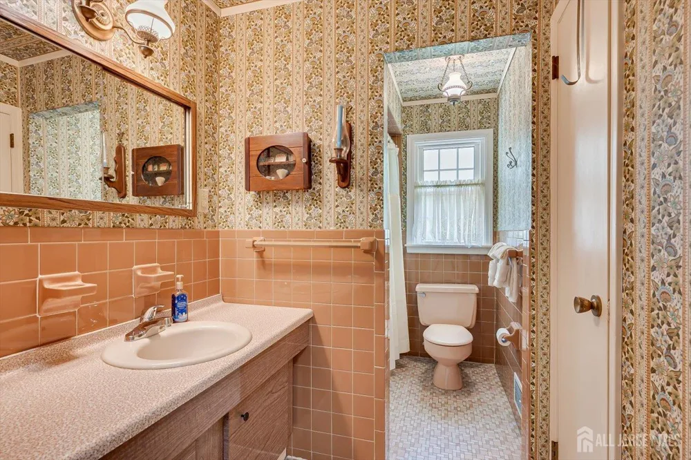 560 Wakefield Drive Metuchen, NJ 08840