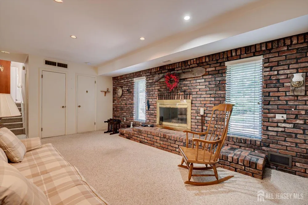 560 Wakefield Drive Metuchen, NJ 08840