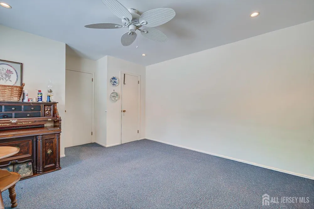 560 Wakefield Drive Metuchen, NJ 08840