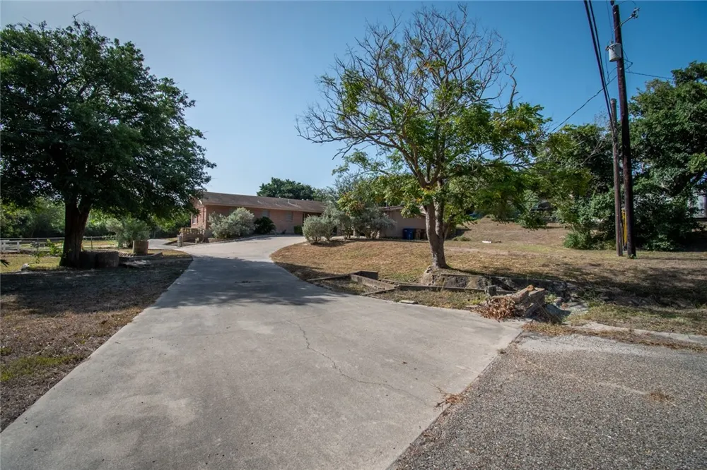 203 E Wildwood Drive Corpus Christi, TX 78410