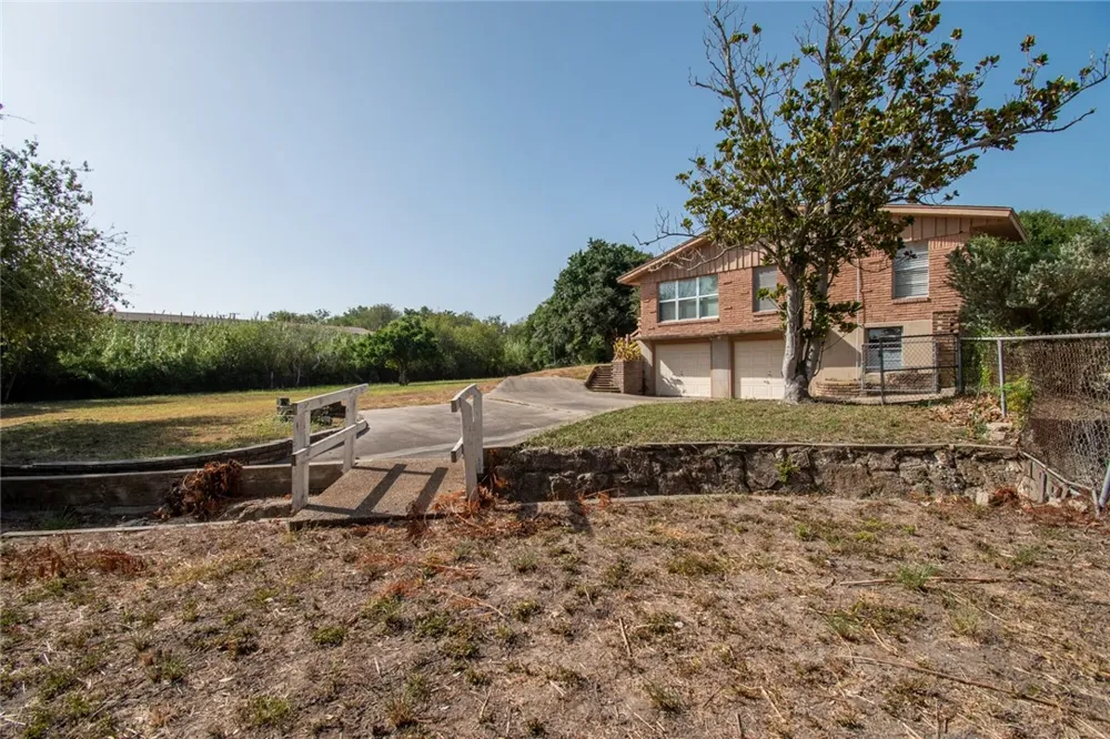 203 E Wildwood Drive Corpus Christi, TX 78410