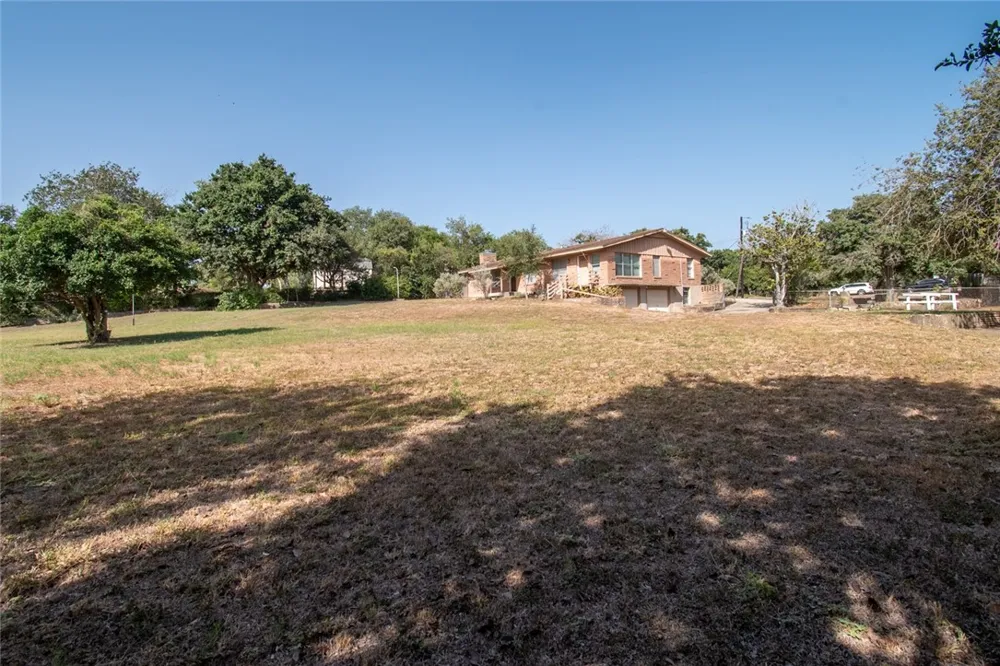 203 E Wildwood Drive Corpus Christi, TX 78410