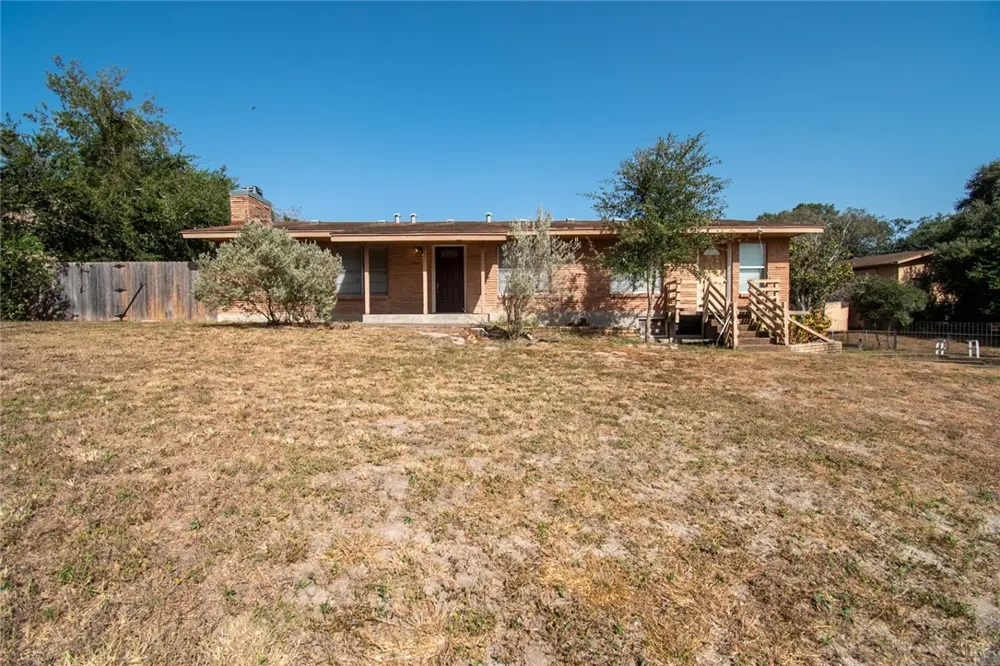 203 E Wildwood Drive Corpus Christi, TX 78410