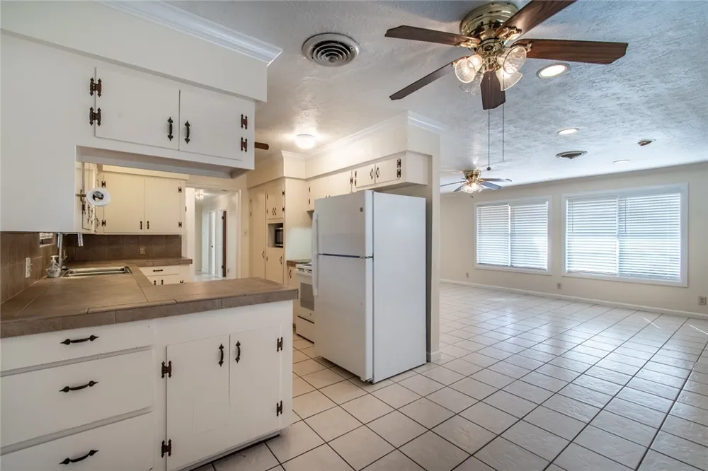 203 E Wildwood Drive Corpus Christi, TX 78410