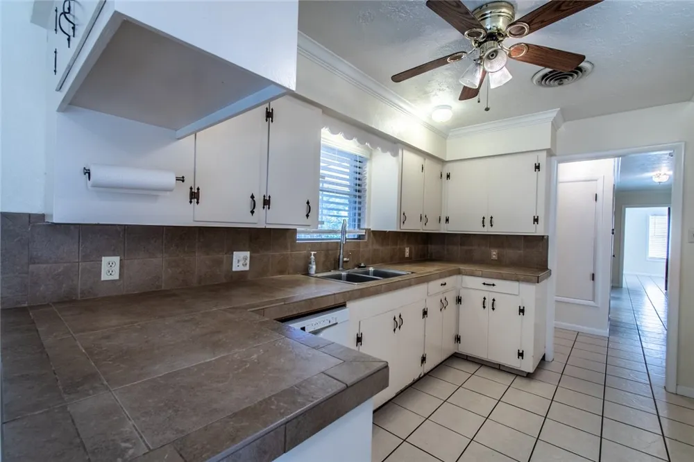 203 E Wildwood Drive Corpus Christi, TX 78410