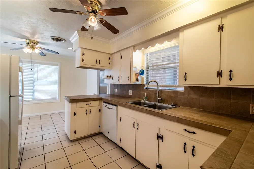 203 E Wildwood Drive Corpus Christi, TX 78410