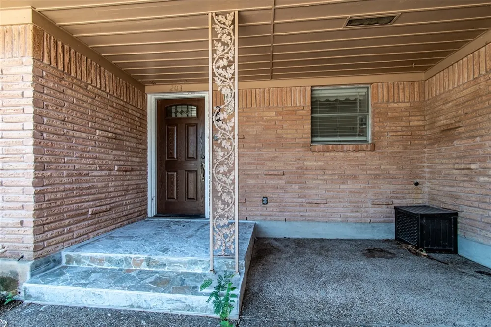 203 E Wildwood Drive Corpus Christi, TX 78410
