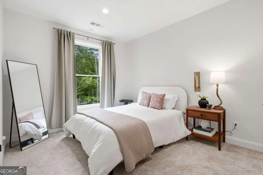 13390 Bishops CT Roswell, GA 30075