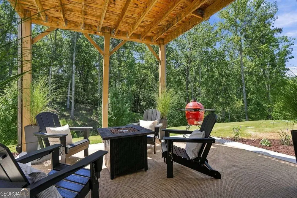 13390 Bishops CT Roswell, GA 30075