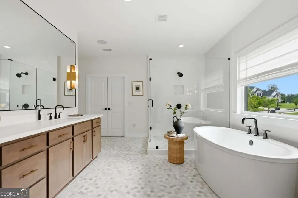 13390 Bishops CT Roswell, GA 30075