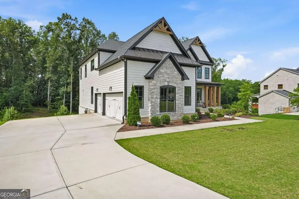 13390 Bishops CT Roswell, GA 30075