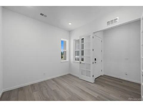 3807 Emerald Shore Circle