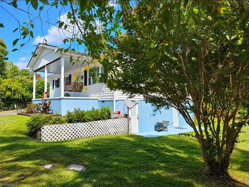 1013 Frank Street Mount Airy, NC 27030
