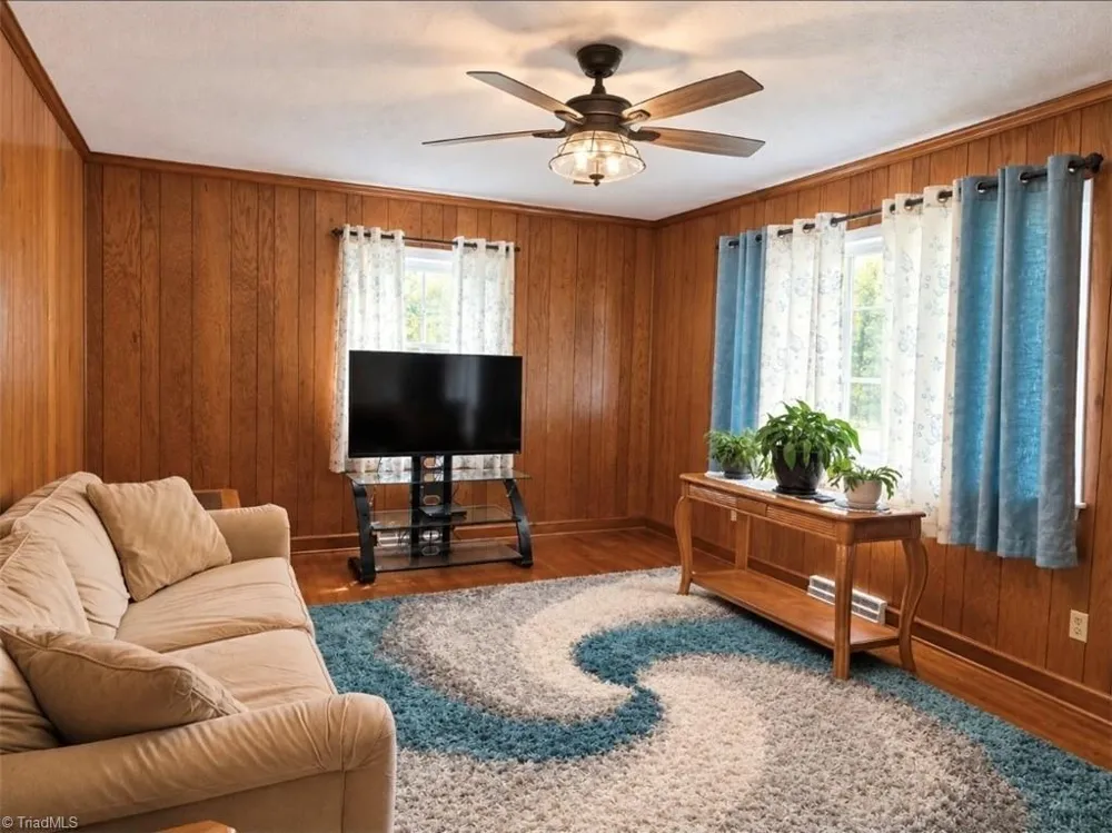 1013 Frank Street Mount Airy, NC 27030
