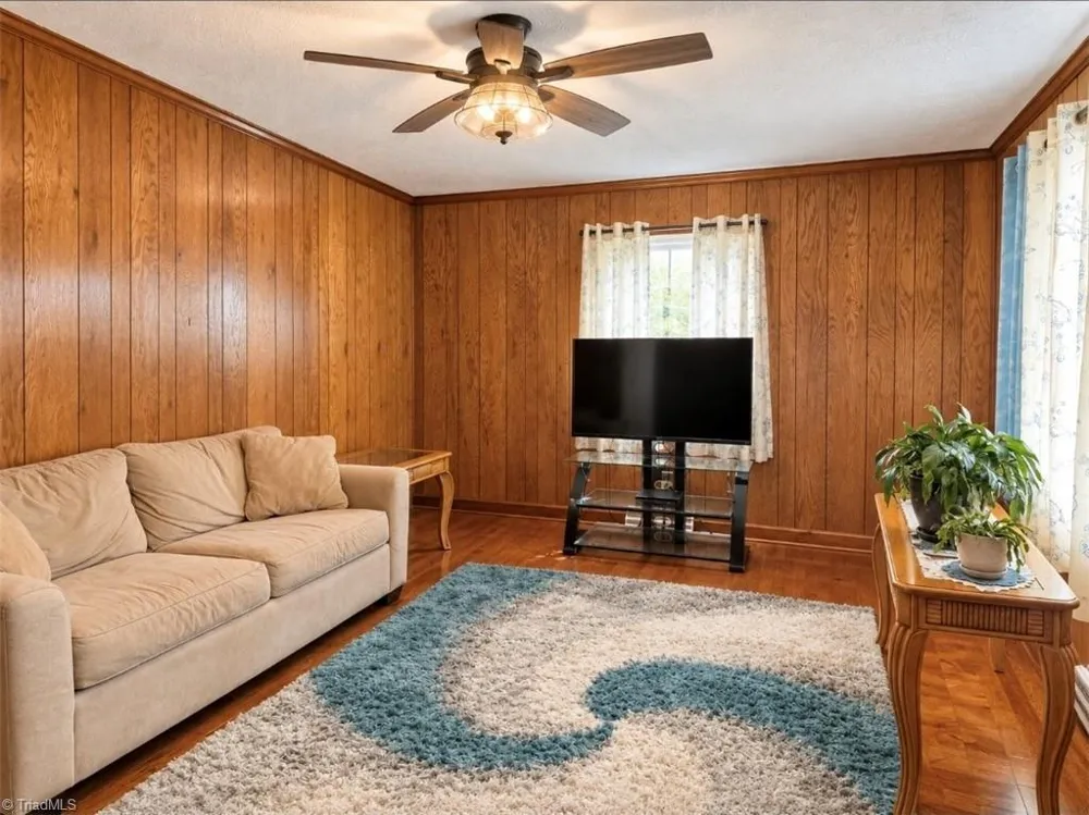 1013 Frank Street Mount Airy, NC 27030