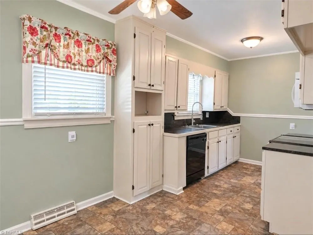 1013 Frank Street Mount Airy, NC 27030